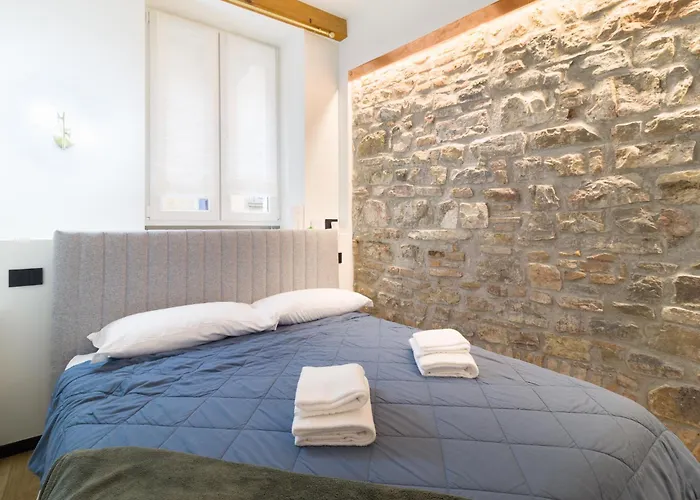 Art - Fontana Del Delfino Apartment